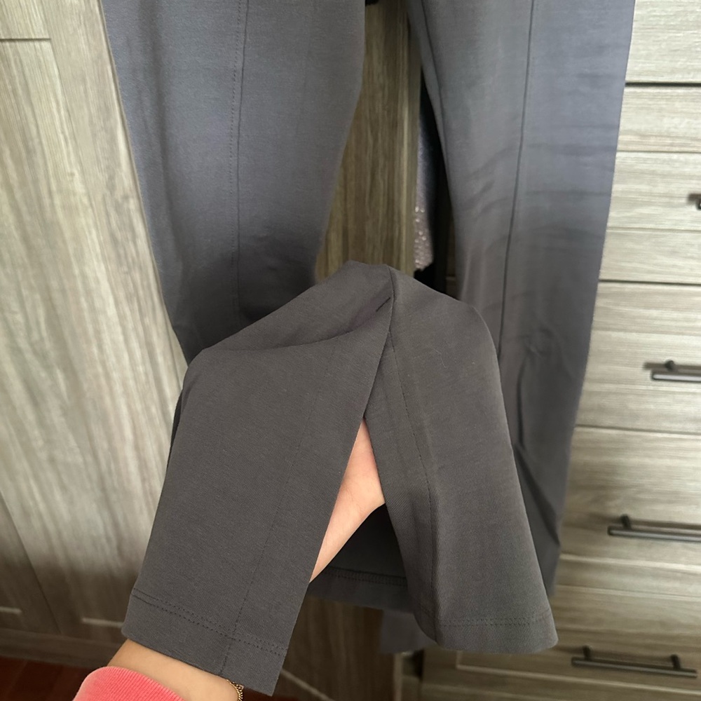 *****SOLD***** NWT PUMA Women's Classic Pintuck Flared Leggings-Grey - Picture 7 of 9